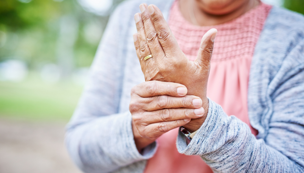 Was ist eine Arthritis? Definition, Symptome, Ursachen und Behandlung